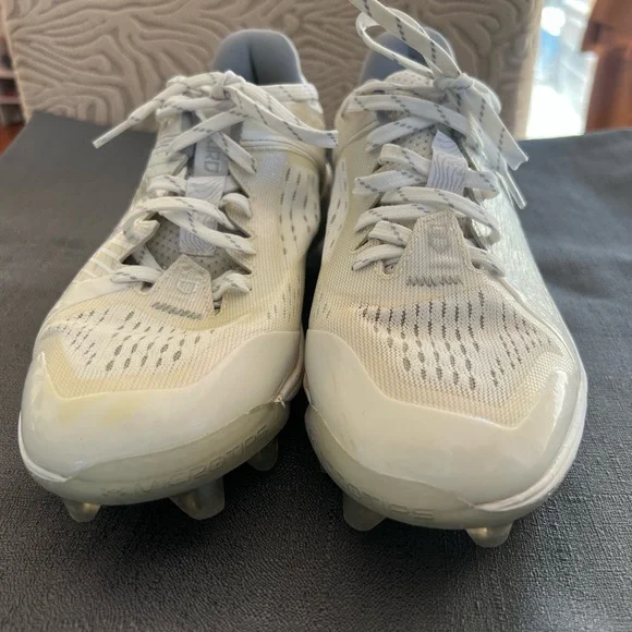 Under Armour White Charged Athletic Baseball Cleats 8.5 YOUTH - Picture 2 of 15